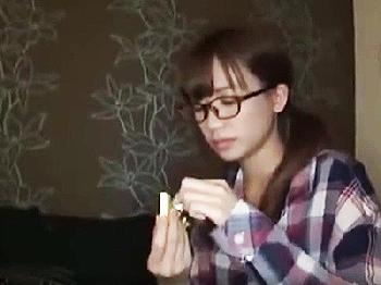 彼氏と熱々のつるぺたオッパイきれいなお姉さんが隣人のアブノーマルオヤジに媚薬を盛られ穴奴隷堕ち…中出しフェラ有坂深雪のエロ動...