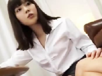 『さっきから様子がおかしいけど‥？』勃起男根に気付いて抜いてくれる巨大オッパイ家庭教師巨乳お姉さんのエロ動画