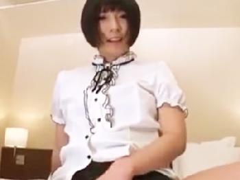 ツルツルのサテンパンツの感触！生温かいお尻に包まれ大量射精美少女痴女M男のエロ動画