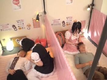 メイドリフレの禁断裏オプ→隣の客に絶対聞こえる大声で本番顔面射精サービスW美少女ロリコスプレ顔射のエロ動画