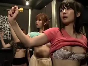 コンビニやダーツバーで時間を止めてお客にイタズラ巨乳美少女ギャルのエロ動画