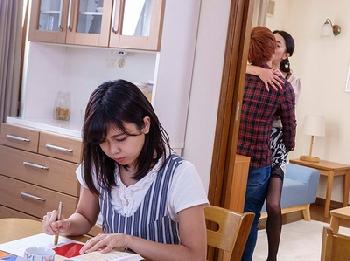 絶対にな野所には言えない…1粒で二度おいしい。彼女に内緒で彼女母も頂いてます人妻熟女艶堂しほりのエロ動画
