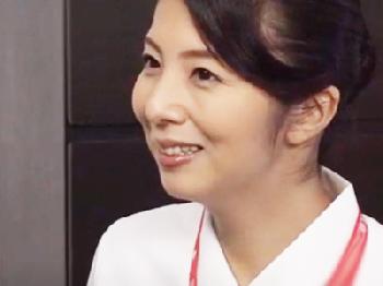 ベテラン看護師さんが勃起不全患者を神対応乳房奉仕治療して本番性交成功W巨乳お姉さん熟女看護婦のエロ動画