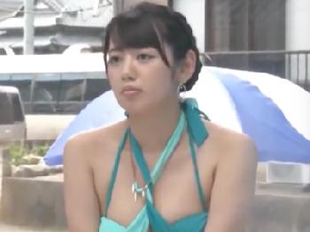 彼氏と一緒にマジックミラー号に乗ったビックおっぱい素人が猥褻マッサで発情→中出し受け入れW巨乳水着マッサージのエロ動画