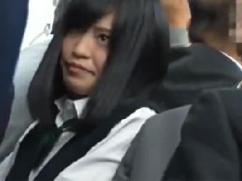電車内で変態男に痴漢され→そのまま連れ出され強姦されてしまう美形少女女子校生美少女レイプのエロ動画