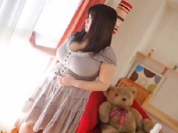 驚異のMカップ童顔・豊満娘の極上パイズリパコ巨乳ロリのエロ動画