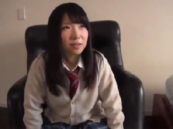 無知なミニ系美形少女女子校生がコンドームなしで挿入され→生中出しで望まぬ着床美少女ロリのエロ動画