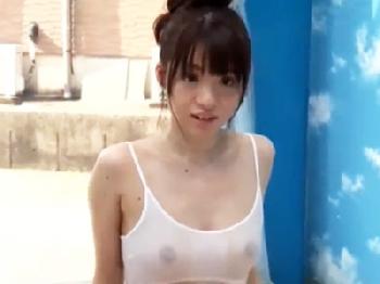 海でナンパしたビキニ娘がマジックミラー号で男友人に素股から生姦中出しされる様子美少女水着盗撮のエロ動画