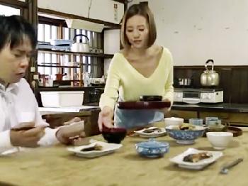 「しゃぶりたいの…」片乳見せながら誘惑してくる巨大オッパイ妻W巨乳人妻フェラのエロ動画