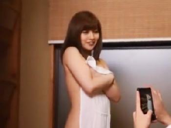 『おばちゃん相手にからかっちゃダメよ』と言いつつ期待しちゃってるマダムが男女混浴ファック巨乳人妻顔射盗撮のエロ動画