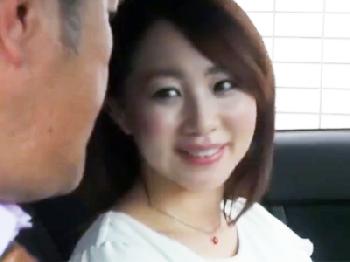 こっそり家を抜け出した奥様がオジサンと過ちの種付け射精性交お姉さん痴女人妻中出しハメ撮りのエロ動画