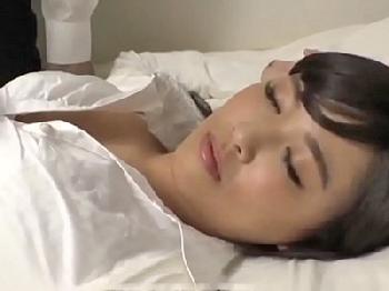 家庭訪問にきた教師に強力なお薬を試したらもう欲望は止まらない！巨乳女教師中出しのエロ動画