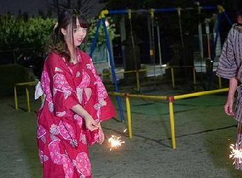 浴衣美形少女を深夜の公園で強行強姦！考える間も与えないプロ痴漢の手口になす術なし！巨乳痴女コスプレレイプのエロ動画