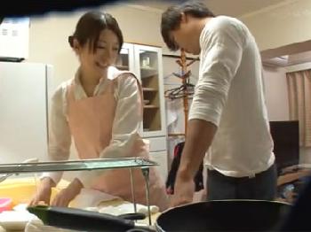 家事代行サービスのお姉さんから感じるフェロモンに耐え切れずパコ展開素人ぶっかけのエロ動画