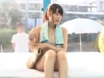 彼氏の傍でキモDTに中出しされちゃった素人娘美少女水着のエロ動画