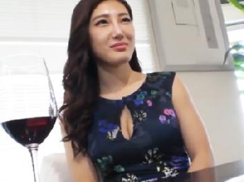 ナンパしたセレブ奥様の自宅にお邪魔して寝取りハメ撮り種付け中出し人妻のエロ動画