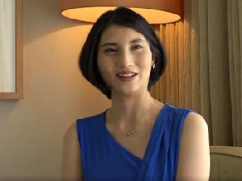 歳を重ねてもなお美しい美魔女が激しくも優しいピストンで連チャン絶頂人妻熟女顔射のエロ動画