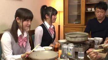 2段ベットの下で妹と中出し交尾する兄W美少女近親相姦のエロ動画