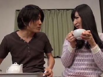 大人の色気がムンムンな巨大バストきれいなお姉さんに我慢できずにうっかり生中出し巨乳のエロ動画