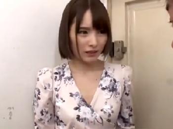 奥様デリヘル頼んだら友人の即ハボ美人嫁登場！弱み握って中出し本番お姉さん痴女人妻レイプのエロ動画