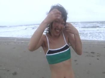 小麦色の美形少女を浜辺でナンパ→ホテル即ずぼ撮りで腹ぶっかけ素人美少女ハメ撮りフェラのエロ動画