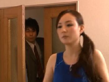 『だ、ダメだって…っ！』エアロビで汗ばむ義理の母に我慢できずに…半ば強姦気味の否応なく密通！巨乳人妻冴島かおりのエロ動画