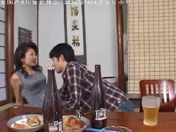 息子相手に近親相姦誘い始める真性痴女な奥様人妻のエロ動画