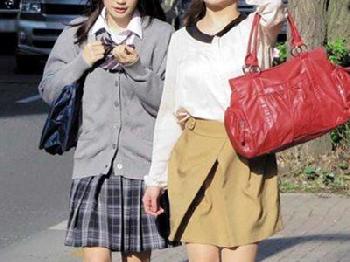 街行く仲良し母娘を拉致監禁！無慈悲の輪姦陵辱で一緒に犯されちゃうヤバイやつ女子校生美少女ロリ中出しレイプ乱交のエロ動画