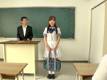 美しいルックスの裏にドSな性癖を秘めていた女子校生のえげつないM男調教美少女さくらみゆきのエロ動画