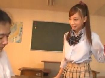 『もう出ちゃったの？』ドSなギャル女子校生がマゾ男の自慰サポート！M男フェラ手コキのエロ動画