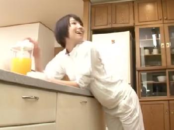 間違えて媚薬飲んじゃっや姉が痴女化して巨大チンポ弟を逆強姦近親交尾！巨乳フェラ手コキ近親相姦のエロ動画