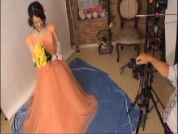 結婚式場で媚薬を盛られたマダムが理性を失う→カメラマンに陰茎挿入されるW素人人妻ぶっかけ盗撮のエロ動画