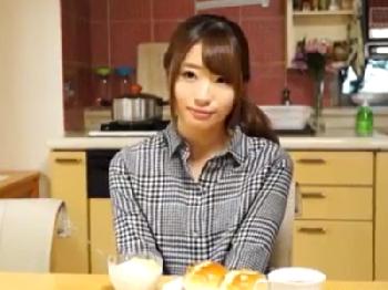 子作り希望の奥様がだけど夫が仕事で忙しいので他人棒と子作りW巨乳人妻めがね顔射初美沙希椎名ゆうきのエロ動画