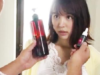 ぬるぬる媚薬オイルマッサージで感度MAX！マッサージ師と密通交尾しちゃう淫乱妻人妻顔射イラマチオレイプのエロ動画