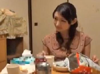 巨乳妻密通ハメ→友人の嫁に自慢の男根挿入して生中出ししちゃう人妻ハメ撮りのエロ動画