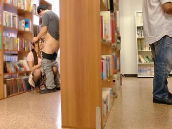 過去の過ちをネタに脅されて図書館内で立ったまま膣に捻じ込まれる突き上げ姦お姉さんめがねレイプ希崎ジェシカのエロ動画