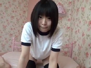 まな板おっぱい のガチミニ系女子校生の口に大人精液大量発射→全ザーメンごっくん美少女ロリフェラ手コキのエロ動画