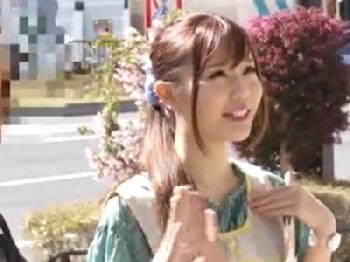 清楚清純代表の保母さんがマジックミラー号へ→お昼休みを利用して園児には言えない大人のお遊戯素人ナンパのエロ動画