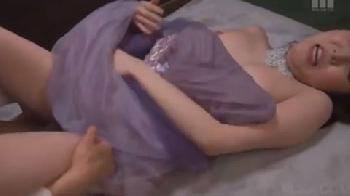 悪ガキたちにイタズラされてしまう花嫁お姉さんフェラぶっかけ痴漢のエロ動画