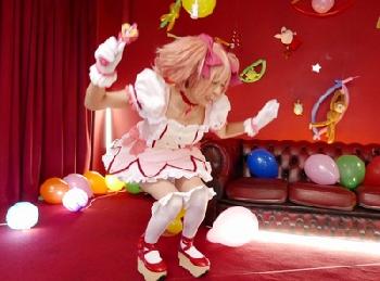 魔法少女が2.5次元のアニメ世界にあなたを引き込む！再現度高いコスプレ着衣パコ美少女つぼみのエロ動画