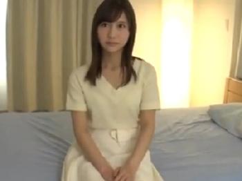 男性経験少なめという素人娘がプロ男優テクに潮吹き絶頂オーガズム！美少女のエロ動画