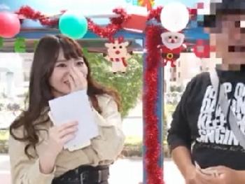 『口づけより恥ずかしいかも…』夫の目の前でプロ男優男根でアヘ顔イキするマダム巨乳素人人妻顔射のエロ動画