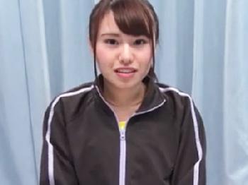 美形少女女子大生に何も知らせずインタビュー中に巨大チンポを即挿入して強制的にパコW巨乳美少女ナンパのエロ動画