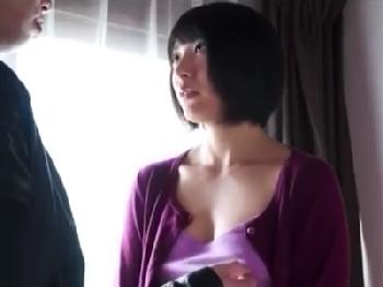 『私もう結婚してるんだよ‥？』強く抵抗できないでいる奥様を反ったペニ棒で寝取られ素人お姉さん痴女人妻ハメ撮りのエロ動画