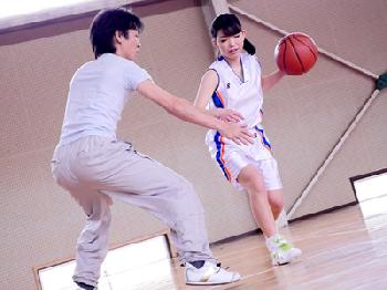 県大会で優勝経験のある健康的なバスケ少女がデビュー！巨乳美少女デビュー作恋中いろはのエロ動画