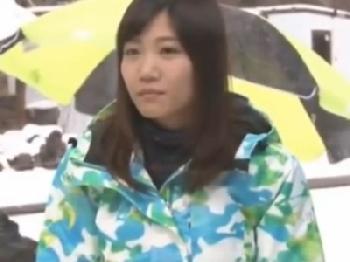 マッサージのはずが男友人と中出しSEX展開になって呆然素人娘お姉さんのエロ動画