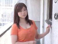 透けブラ巨大バストな隣マダムに我慢できず自宅凸→中出し寝取り！巨乳お姉さん人妻のエロ動画