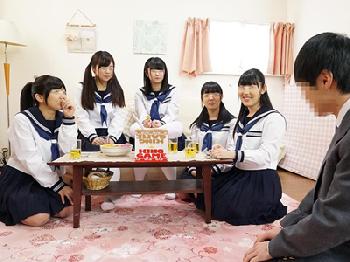 名門私立女子●校に通う女子校生たちがDTくんと王様ゲーム巨乳美少女中出し乱交のエロ動画