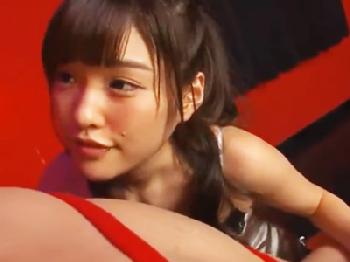 可愛い顔してドSな美形少女に寸止め手コキで焦らされ最後は足コキ射精フィニッシュ！美少女痴女のエロ動画