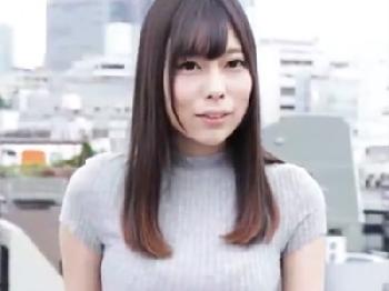 可愛い顔して露出好きのきれいなお姉さんがビルの屋上でバスト晒してフェラチオ抜き奉仕巨乳ハメ撮りのエロ動画